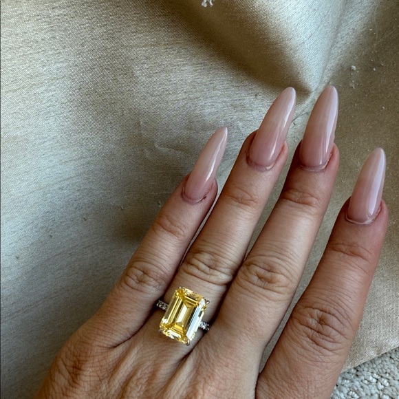 Elegant Yellow Diamond Ring - Picture 2 of 5